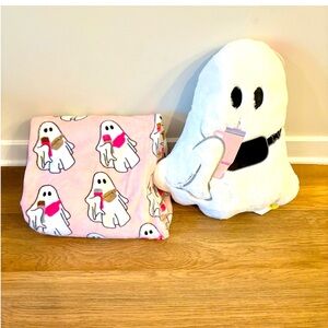 NWT VIRAL HEY BOO BLANKET & RARE PINK TUMBLER & SLING
GHOST PILLOW BUNDLE
$75